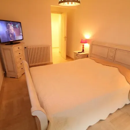 2 Bedroom & Palais Royal 2 Mins From Croisette And Carlton 칸느